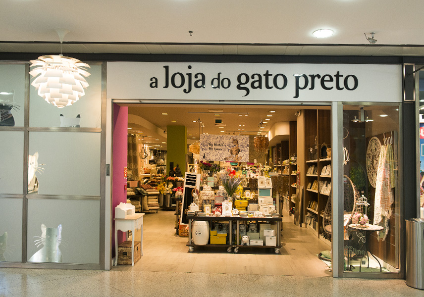 Acera ligado Centro comercial A Loja do Gato Preto - Mediterráneo Shopping